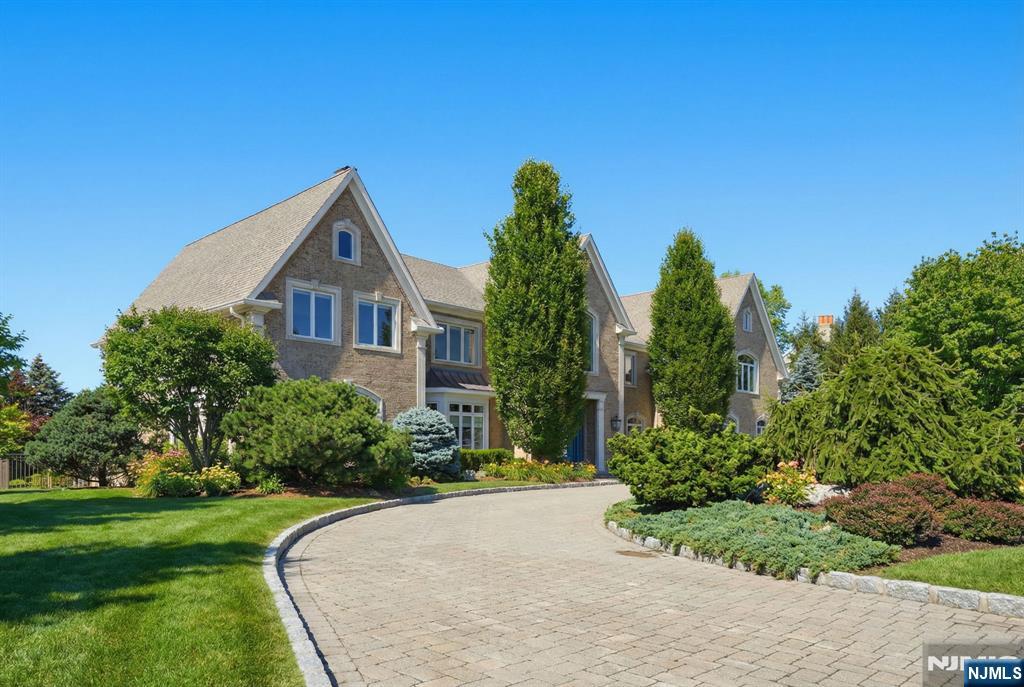 Cresskill, New Jersey, 07626, United States, 6 Bedrooms Bedrooms, ,8 BathroomsBathrooms,Residential,Active,2012941