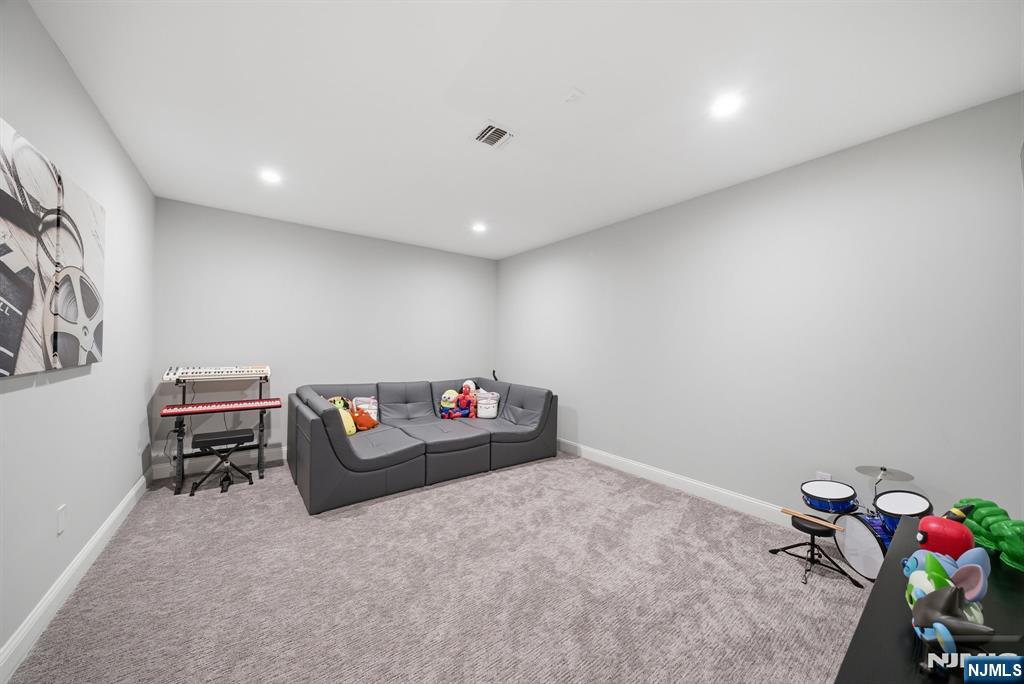 Tenafly, New Jersey, 07670, United States, 5 Bedrooms Bedrooms, ,5 BathroomsBathrooms,Residential,Active,1970990