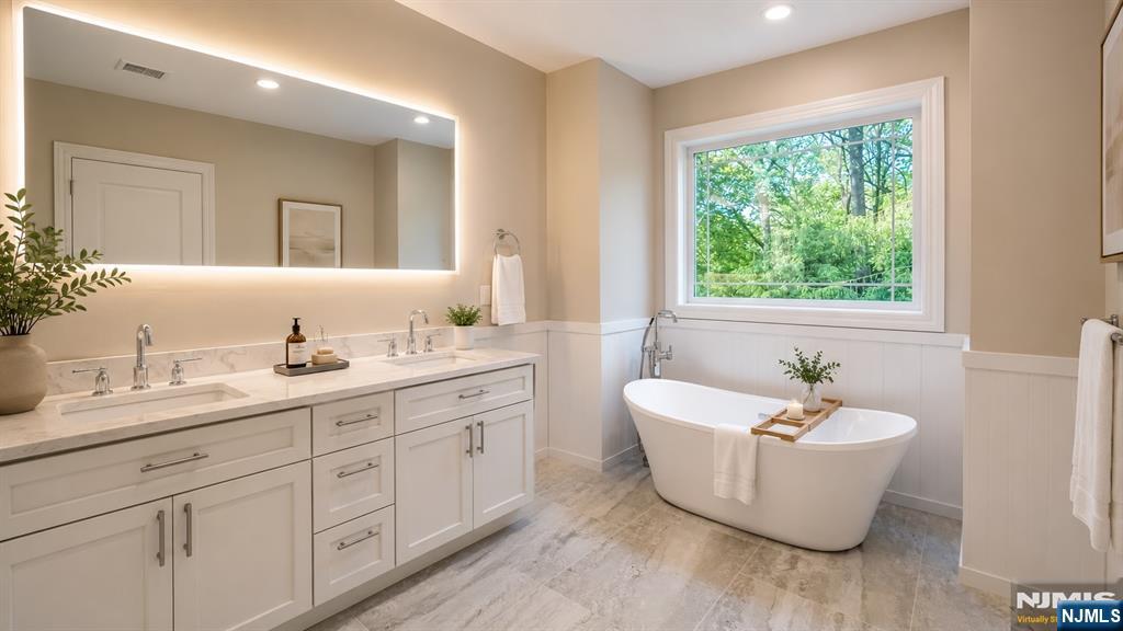 River Edge, New Jersey, 07661, United States, 5 Bedrooms Bedrooms, ,5 BathroomsBathrooms,Residential,Active,2025596