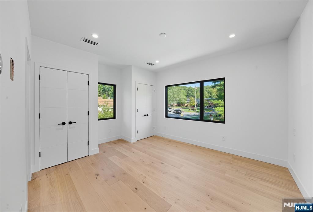 Tenafly, New Jersey, 07670, United States, 6 Bedrooms Bedrooms, ,6 BathroomsBathrooms,Residential,Active,1942348