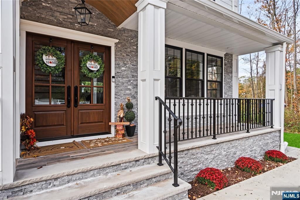 Roseland, New Jersey, 07068, United States, 4 Bedrooms Bedrooms, ,4 BathroomsBathrooms,Residential,Active,2045539