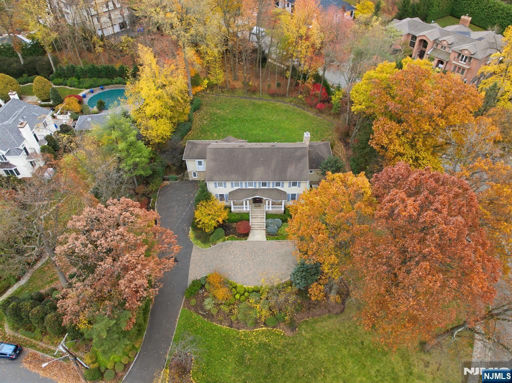 Tenafly, New Jersey, 07670, United States, 6 Bedrooms Bedrooms, ,4 BathroomsBathrooms,Residential,Pending,2007021