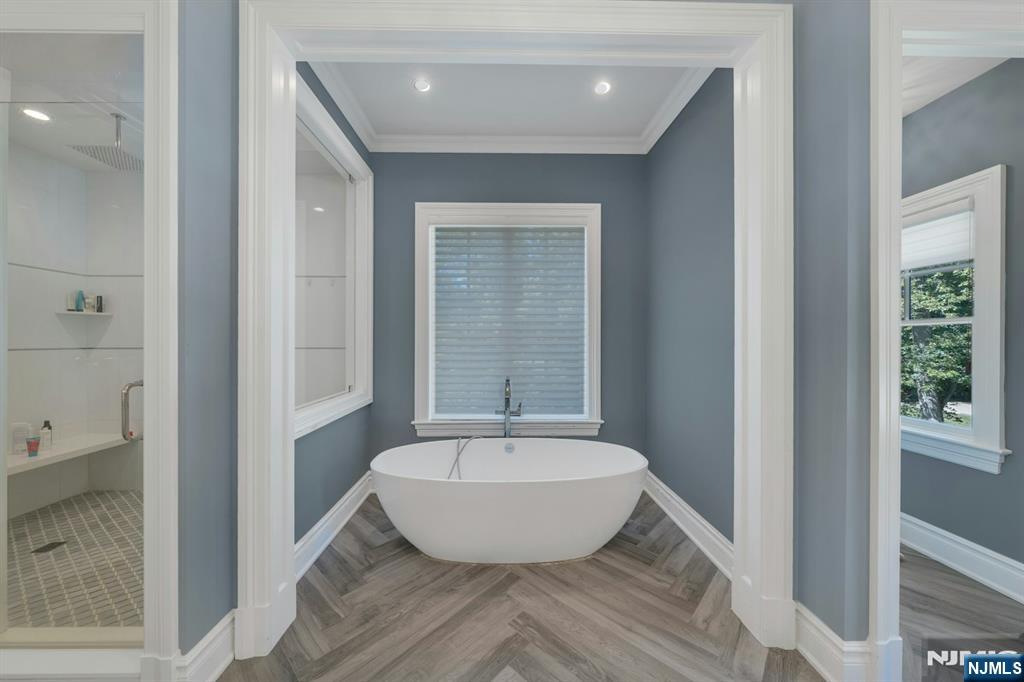 Upper Saddle River, New Jersey, 07458, United States, 5 Bedrooms Bedrooms, ,7 BathroomsBathrooms,Residential,Active,1945224