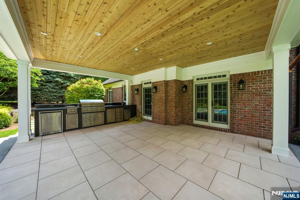 Tenafly, New Jersey, 07670, United States, 6 Bedrooms Bedrooms, ,7 BathroomsBathrooms,Residential,Active,1927680