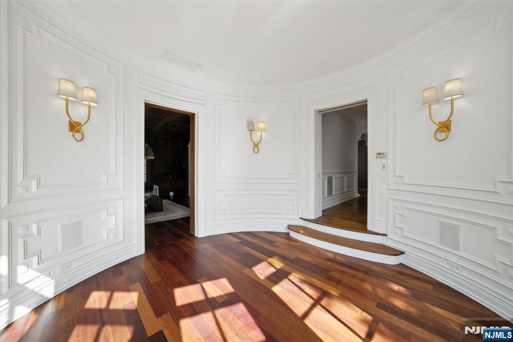 Tenafly, New Jersey, 07670, United States, 7 Bedrooms Bedrooms, ,9 BathroomsBathrooms,Residential,Active,1919077