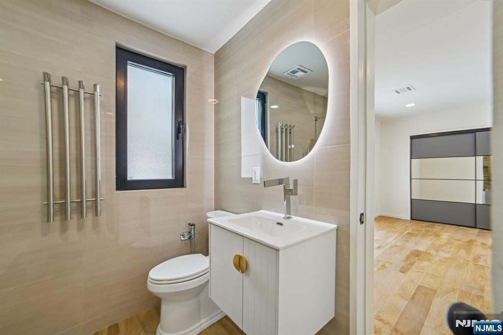 Par-Troy Hills Twp., New Jersey, 07054, United States, 4 Bedrooms Bedrooms, ,4 BathroomsBathrooms,Residential,Active,2021621