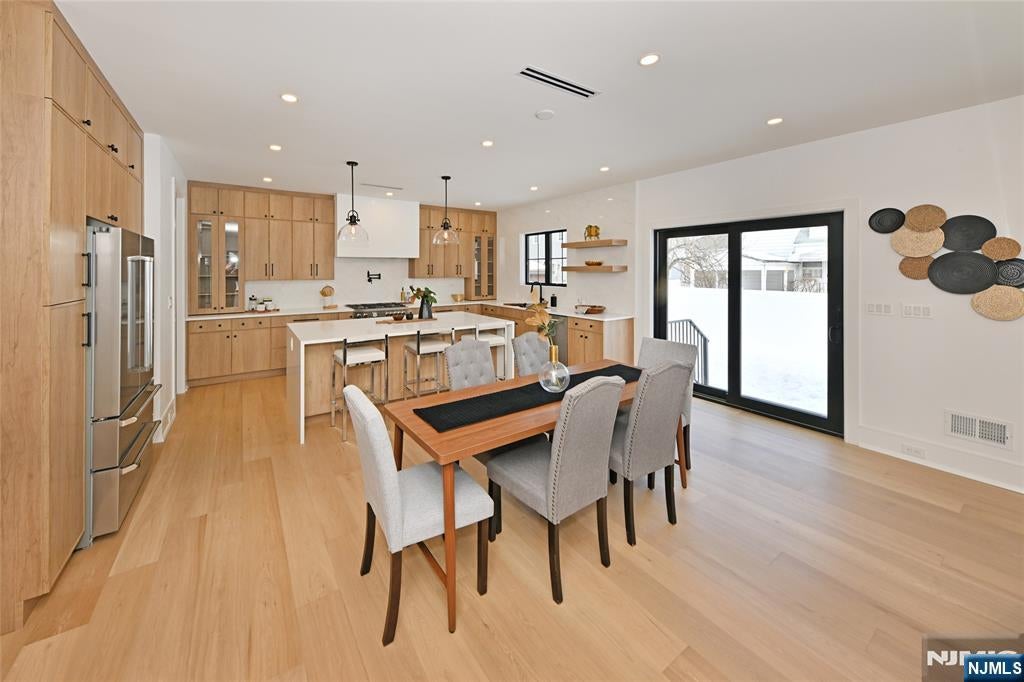 River Edge, New Jersey, 07661, United States, 5 Bedrooms Bedrooms, ,6 BathroomsBathrooms,Residential,Active,2014946