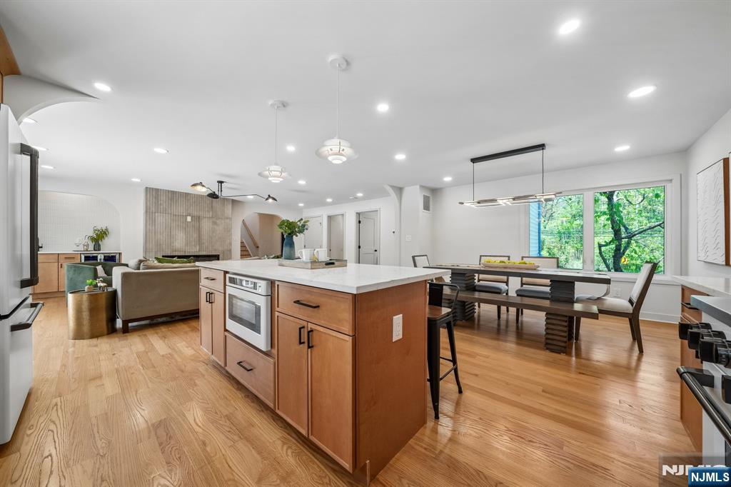 Millburn, New Jersey, 07078, United States, 5 Bedrooms Bedrooms, ,4 BathroomsBathrooms,Residential,Active,2044164
