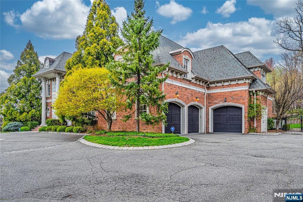 Tenafly, New Jersey, 07670, United States, 7 Bedrooms Bedrooms, ,9 BathroomsBathrooms,Residential,Active,1919077