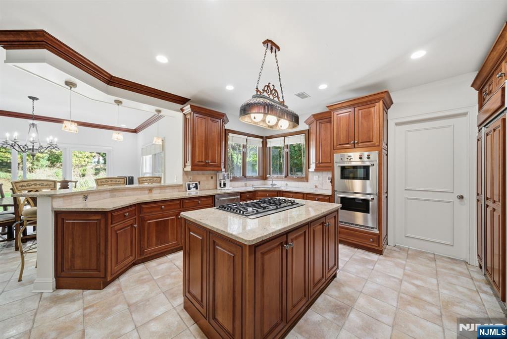 Tenafly, New Jersey, 07670, United States, 5 Bedrooms Bedrooms, ,5 BathroomsBathrooms,Residential,Active,1968424