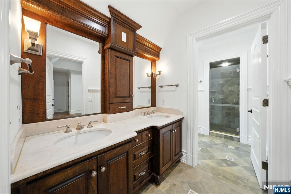 Tenafly, New Jersey, 07670, United States, 7 Bedrooms Bedrooms, ,9 BathroomsBathrooms,Residential,Active,1919077