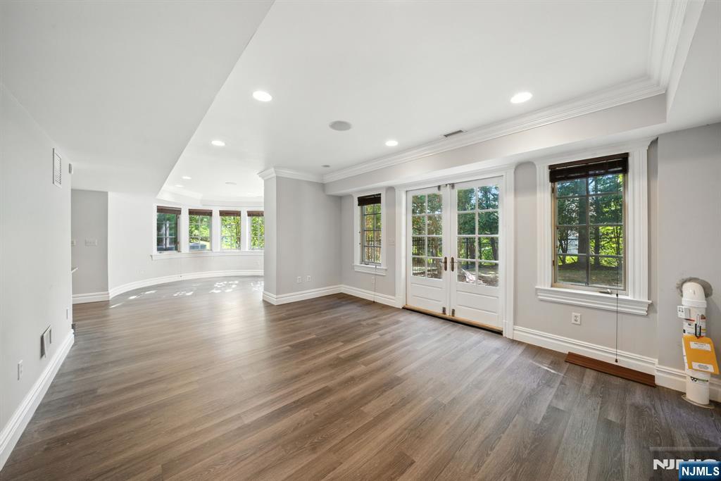 Tenafly, New Jersey, 07670, United States, 7 Bedrooms Bedrooms, ,9 BathroomsBathrooms,Residential,Active,1919077