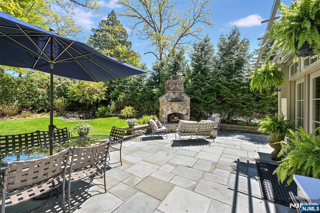 Glen Rock, New Jersey, 07452, United States, 5 Bedrooms Bedrooms, ,6 BathroomsBathrooms,Residential,Active,2042645