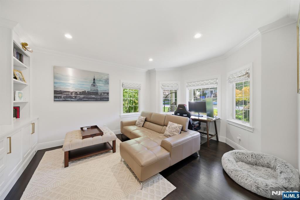 Tenafly, New Jersey, 07670, United States, 5 Bedrooms Bedrooms, ,5 BathroomsBathrooms,Residential,Active,1963283