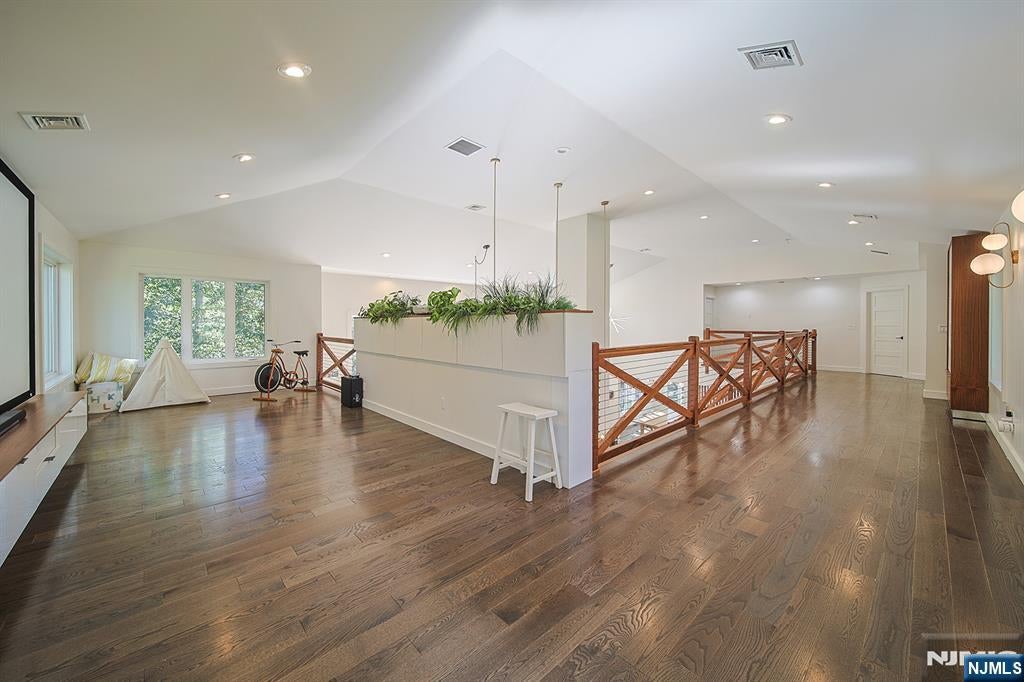 Warren, New Jersey, 07059, United States, 3 Bedrooms Bedrooms, ,5 BathroomsBathrooms,Residential,Active,1965824