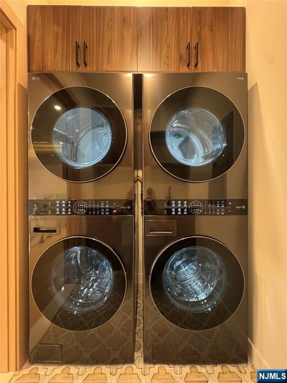 Englewood Cliffs, New Jersey, 07632, United States, 7 Bedrooms Bedrooms, ,8 BathroomsBathrooms,Residential,Active,1952040