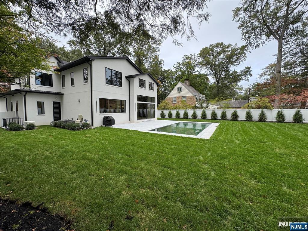 Tenafly, New Jersey, 07670, United States, 6 Bedrooms Bedrooms, ,7 BathroomsBathrooms,Residential,Active,1952304