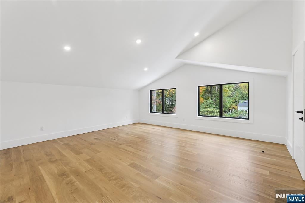 Tenafly, New Jersey, 07670, United States, 6 Bedrooms Bedrooms, ,7 BathroomsBathrooms,Residential,Active,1952304