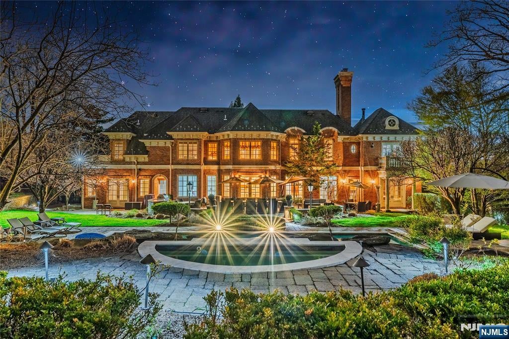 Tenafly, New Jersey, 07670, United States, 7 Bedrooms Bedrooms, ,9 BathroomsBathrooms,Residential,Active,1919077