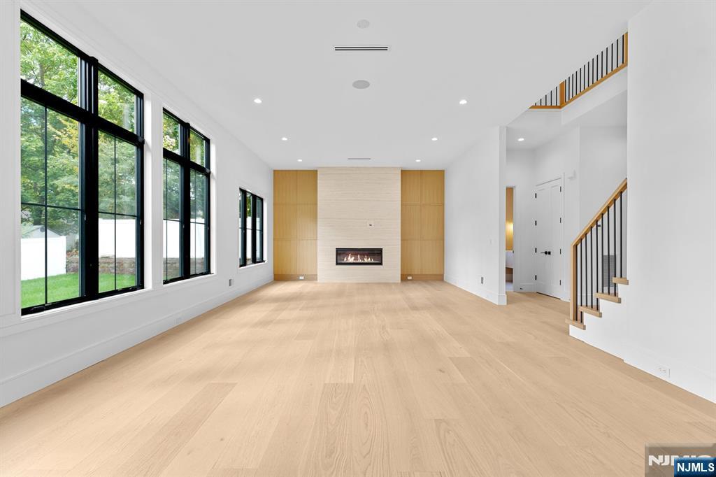 Paramus, New Jersey, 07652, United States, 6 Bedrooms Bedrooms, ,7 BathroomsBathrooms,Residential,Active,2008255