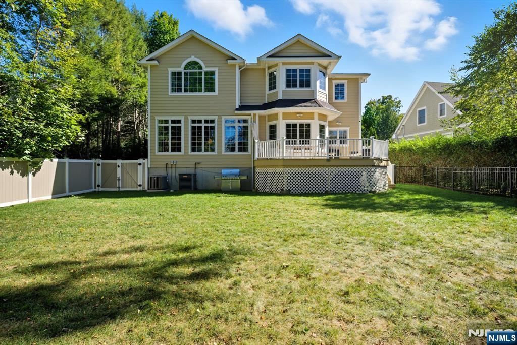 Tenafly, New Jersey, 07670, United States, 5 Bedrooms Bedrooms, ,5 BathroomsBathrooms,Residential,Active,1963283