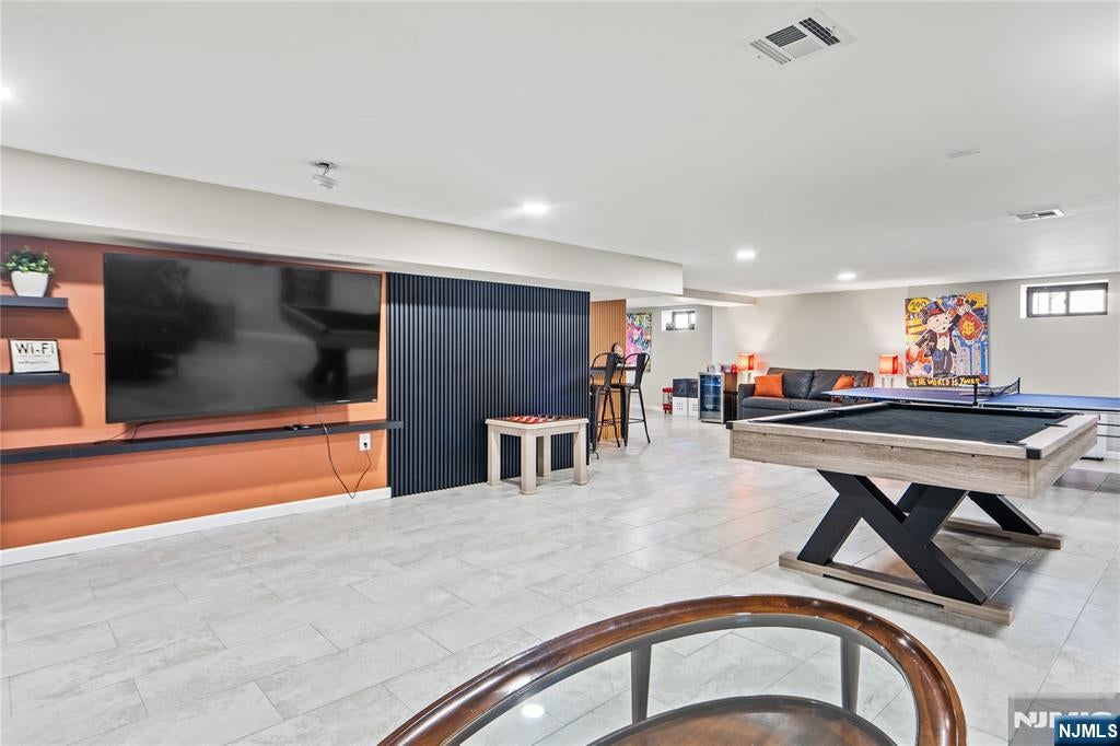 Roseland, New Jersey, 07068, United States, 4 Bedrooms Bedrooms, ,4 BathroomsBathrooms,Residential,Active,2045539