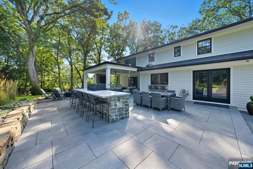 Tenafly, New Jersey, 07670, United States, 5 Bedrooms Bedrooms, ,7 BathroomsBathrooms,Residential,Active,1963399