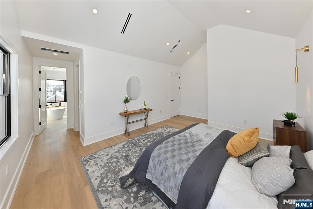 River Edge, New Jersey, 07661, United States, 5 Bedrooms Bedrooms, ,6 BathroomsBathrooms,Residential,Active,2014946