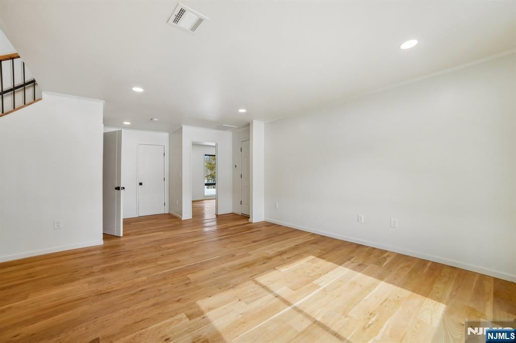 Par-Troy Hills Twp., New Jersey, 07054, United States, 4 Bedrooms Bedrooms, ,4 BathroomsBathrooms,Residential,Active,2021621