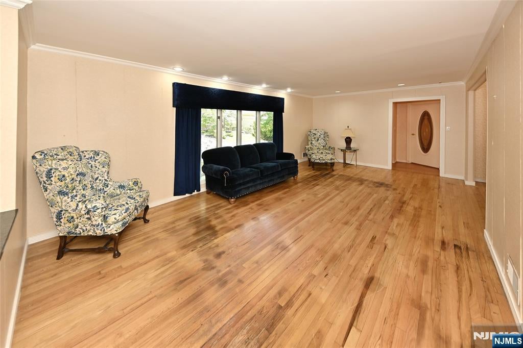 Englewood Cliffs, New Jersey, 07632, United States, 5 Bedrooms Bedrooms, ,4 BathroomsBathrooms,Residential,Active,1929465