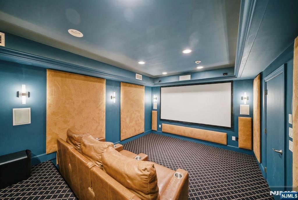 Tenafly, New Jersey, 07670, United States, 6 Bedrooms Bedrooms, ,7 BathroomsBathrooms,Residential,Active,2043827