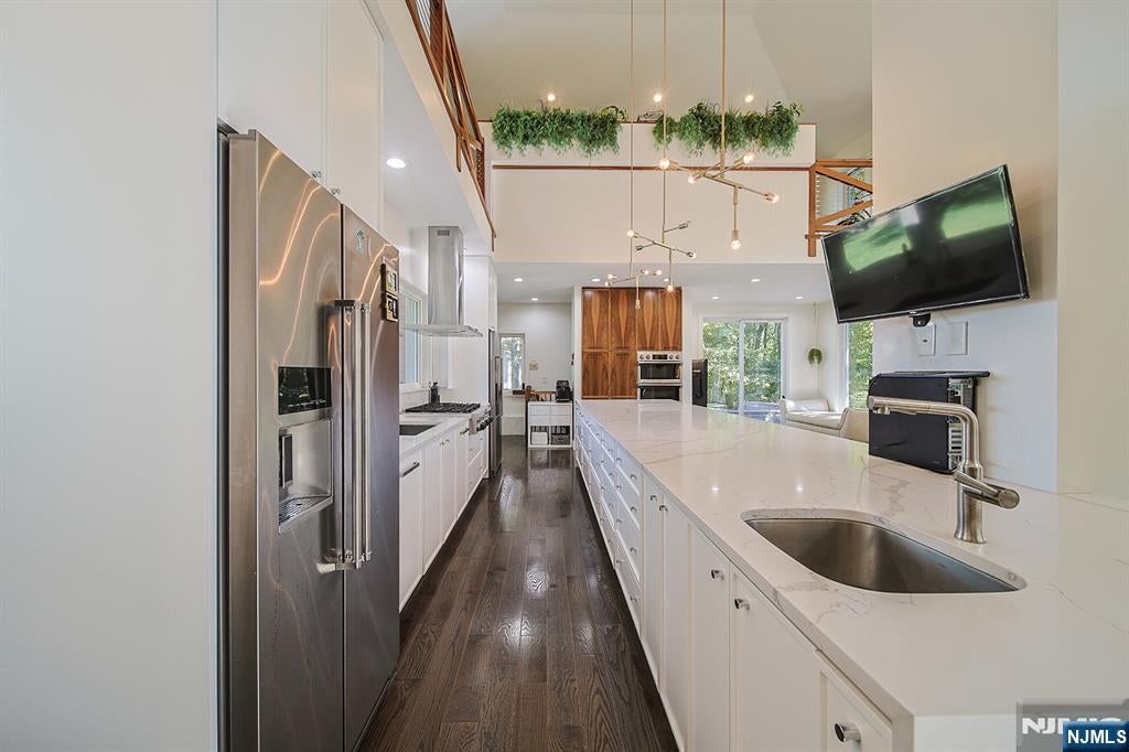 Warren, New Jersey, 07059, United States, 3 Bedrooms Bedrooms, ,5 BathroomsBathrooms,Residential,Active,1965824