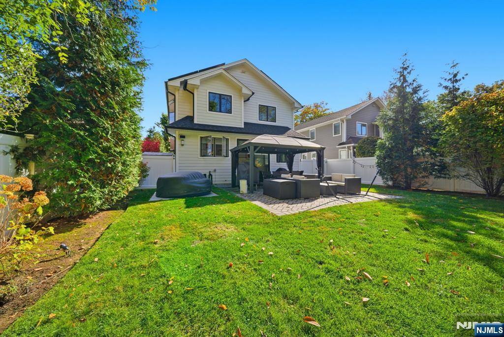 Tenafly, New Jersey, 07670, United States, 5 Bedrooms Bedrooms, ,5 BathroomsBathrooms,Residential,Active,1970990