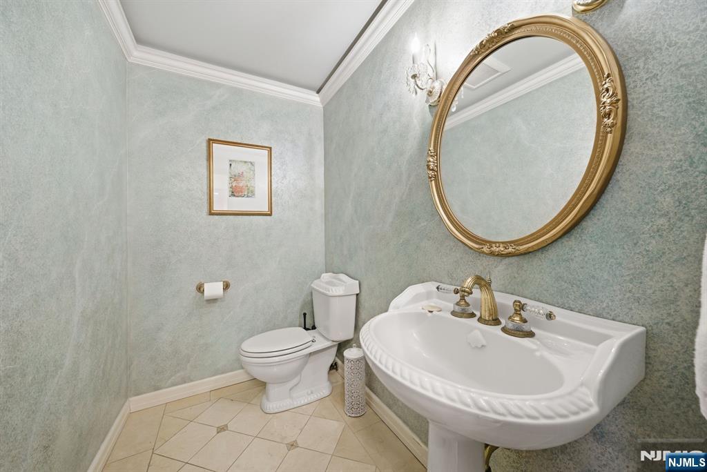 Cresskill, New Jersey, 07626, United States, 5 Bedrooms Bedrooms, ,5 BathroomsBathrooms,Residential,Active,2007619