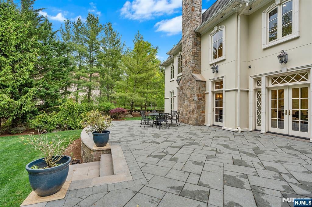 Upper Saddle River, New Jersey, 07458, United States, 6 Bedrooms Bedrooms, ,7 BathroomsBathrooms,Residential,Active,2045761