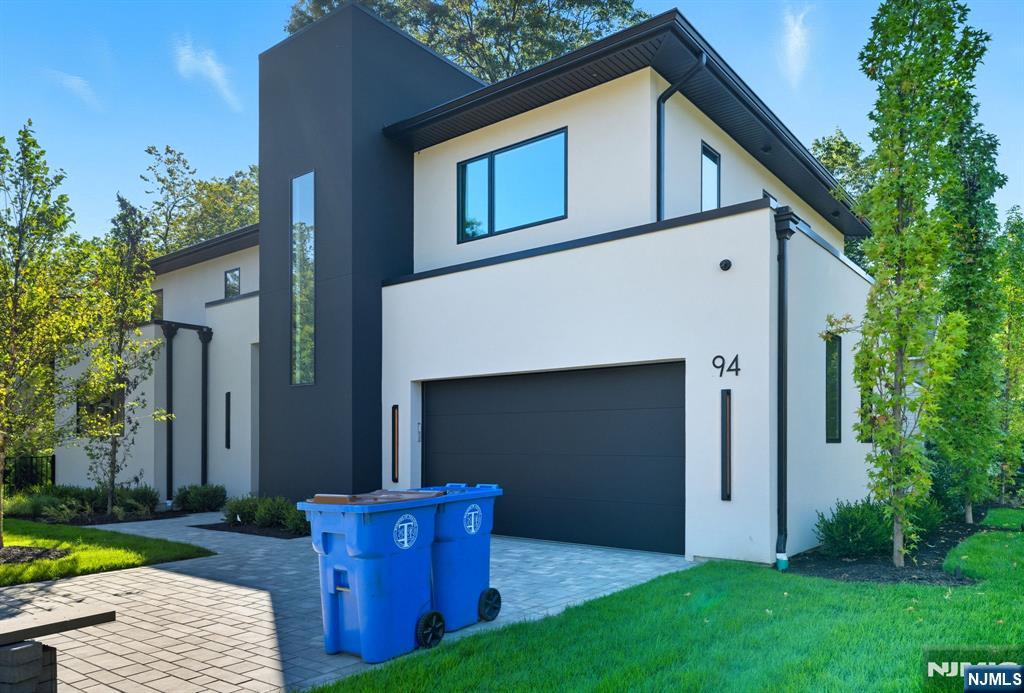 Tenafly, New Jersey, 07670, United States, 6 Bedrooms Bedrooms, ,6 BathroomsBathrooms,Residential,Active,1942348