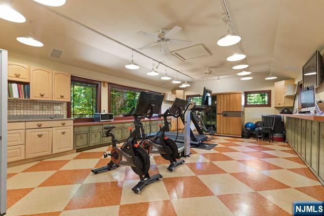 Mahwah, New Jersey, 07430, United States, 4 Bedrooms Bedrooms, ,4 BathroomsBathrooms,Residential,Pending,1993641