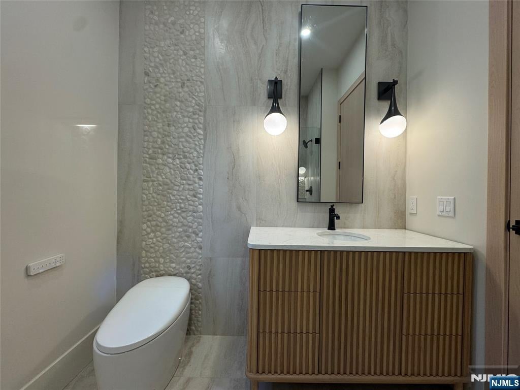 Englewood Cliffs, New Jersey, 07632, United States, 7 Bedrooms Bedrooms, ,8 BathroomsBathrooms,Residential,Active,1952040