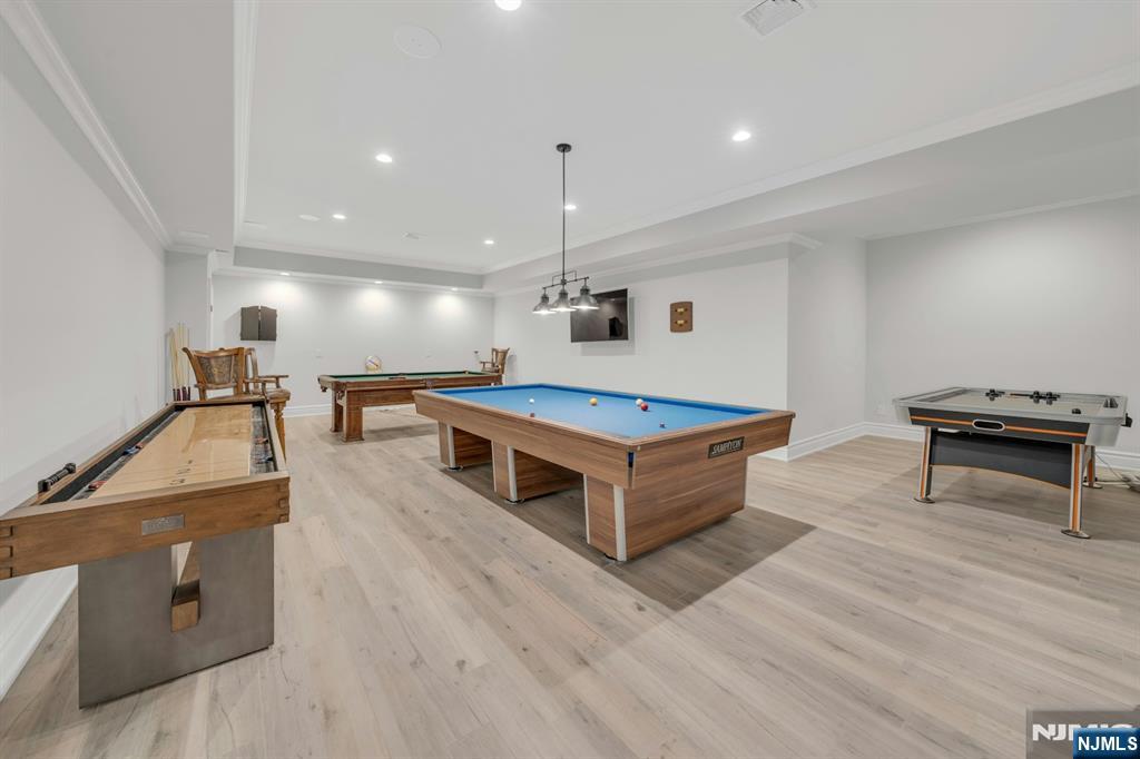 Upper Saddle River, New Jersey, 07458, United States, 5 Bedrooms Bedrooms, ,7 BathroomsBathrooms,Residential,Active,1945224