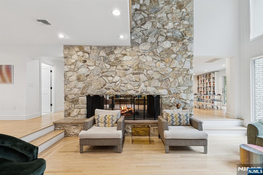 Cresskill, New Jersey, 07626, United States, 8 Bedrooms Bedrooms, ,5 BathroomsBathrooms,Residential,Active,1831840