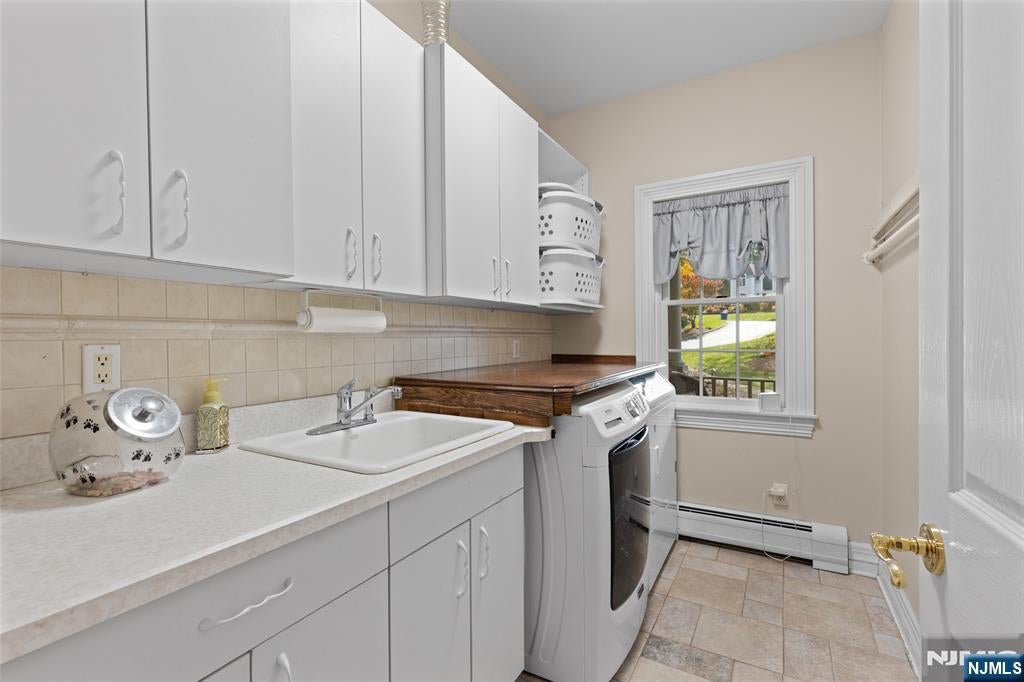 Oakland, New Jersey, 07436, United States, 5 Bedrooms Bedrooms, ,7 BathroomsBathrooms,Residential,Active,2007996