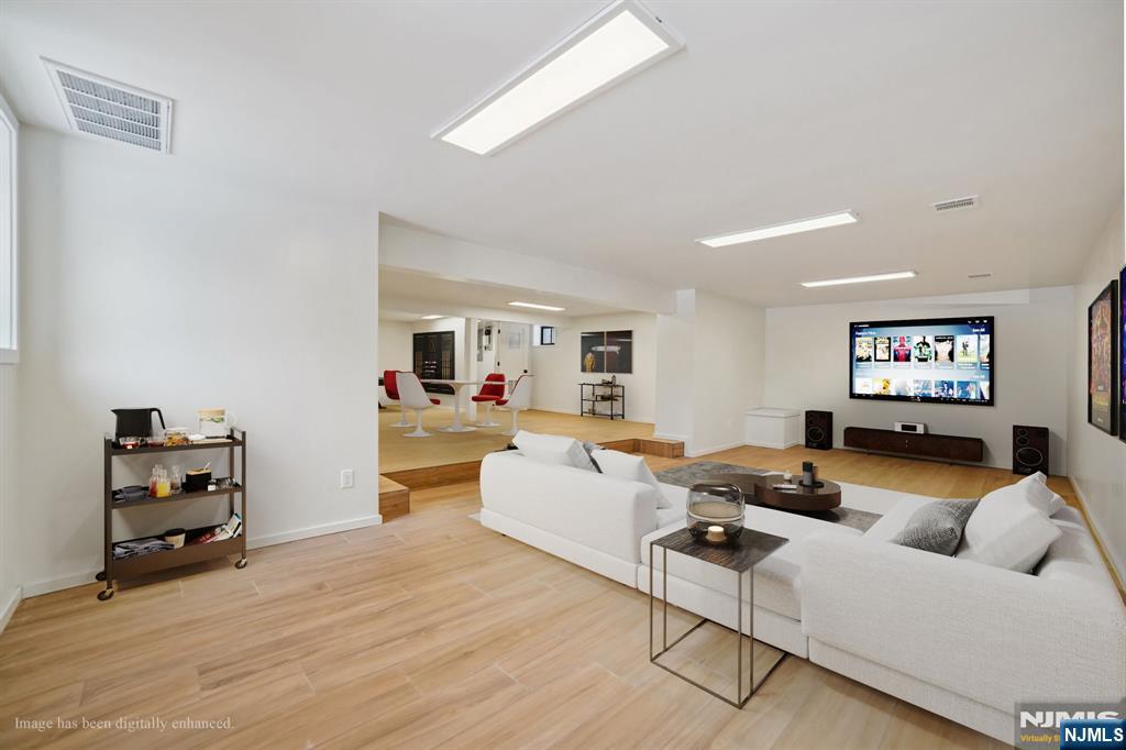 Par-Troy Hills Twp., New Jersey, 07054, United States, 4 Bedrooms Bedrooms, ,4 BathroomsBathrooms,Residential,Active,2021621