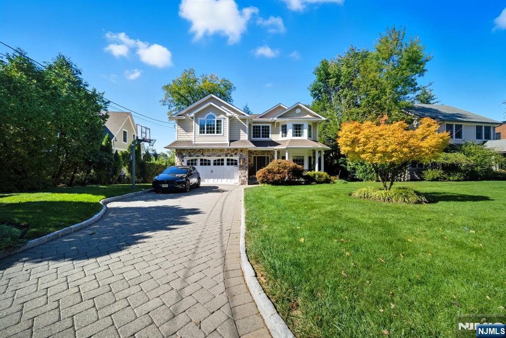 Tenafly, New Jersey, 07670, United States, 5 Bedrooms Bedrooms, ,5 BathroomsBathrooms,Residential,Active,1963283