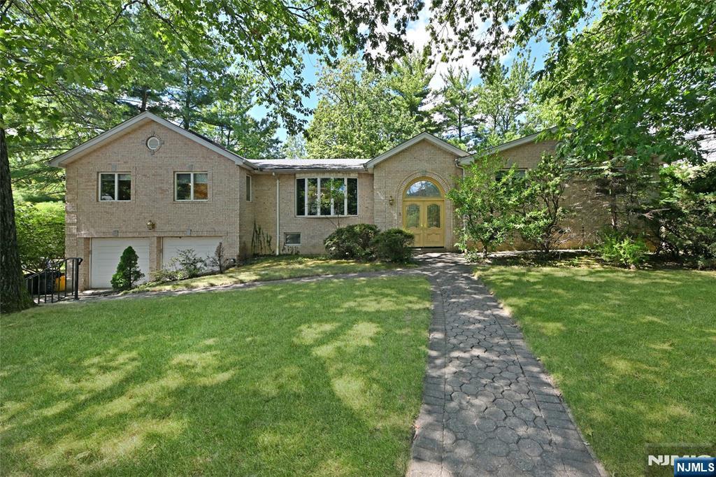 Englewood Cliffs, New Jersey, 07632, United States, 5 Bedrooms Bedrooms, ,4 BathroomsBathrooms,Residential,Active,1929465