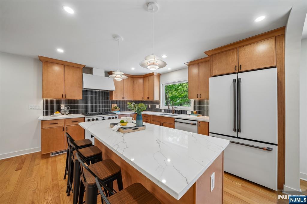 Millburn, New Jersey, 07078, United States, 5 Bedrooms Bedrooms, ,4 BathroomsBathrooms,Residential,Active,2044164