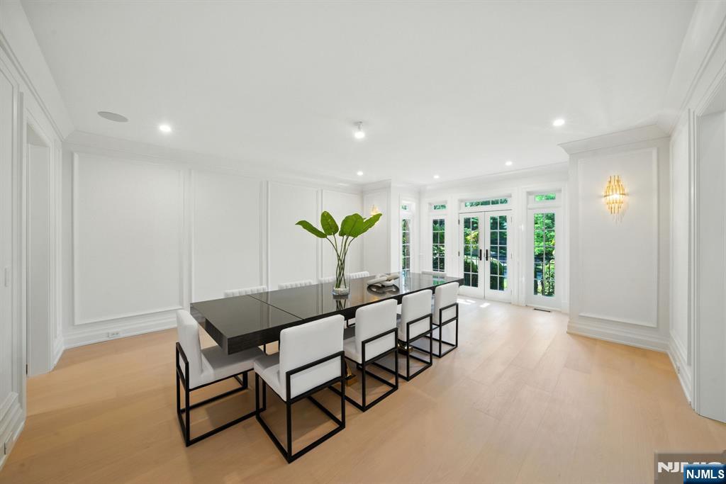 Tenafly, New Jersey, 07670, United States, 6 Bedrooms Bedrooms, ,7 BathroomsBathrooms,Residential,Active,1927680