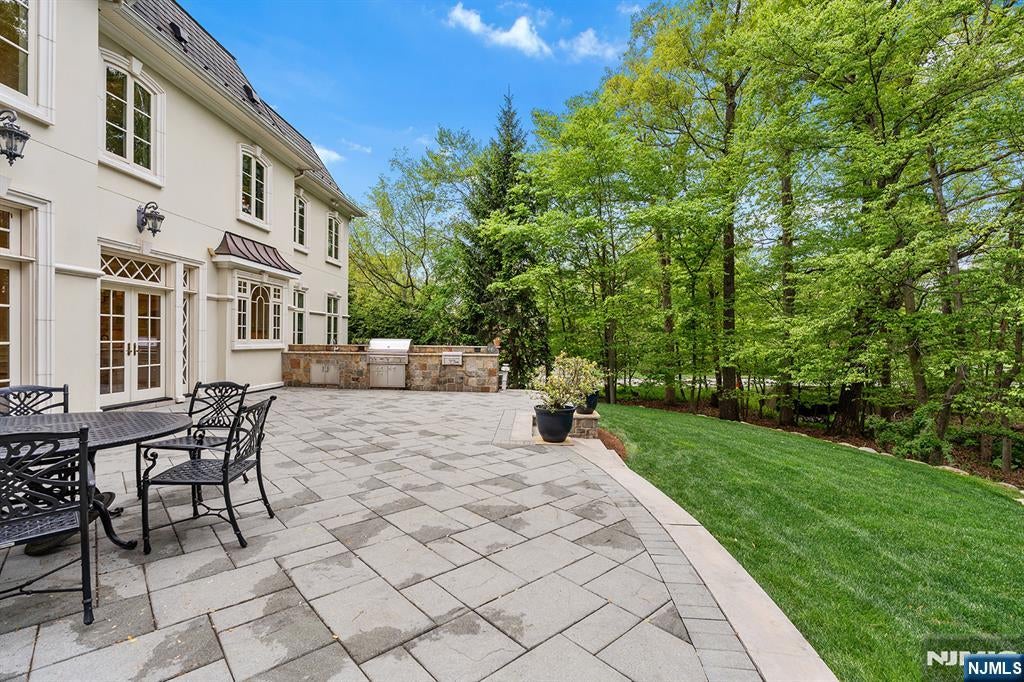 Upper Saddle River, New Jersey, 07458, United States, 6 Bedrooms Bedrooms, ,7 BathroomsBathrooms,Residential,Active,2045761