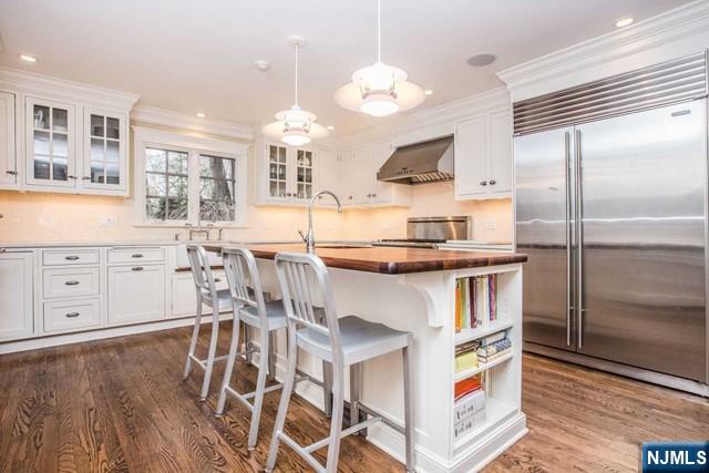 Tenafly, New Jersey, 07670, United States, 4 Bedrooms Bedrooms, ,4 BathroomsBathrooms,Residential,Active,2010150