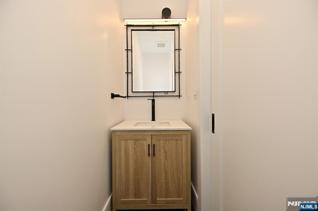 River Edge, New Jersey, 07661, United States, 5 Bedrooms Bedrooms, ,6 BathroomsBathrooms,Residential,Active,2014946