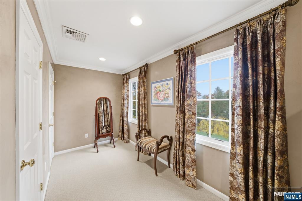 Tenafly, New Jersey, 07670, United States, 6 Bedrooms Bedrooms, ,4 BathroomsBathrooms,Residential,Pending,2007021